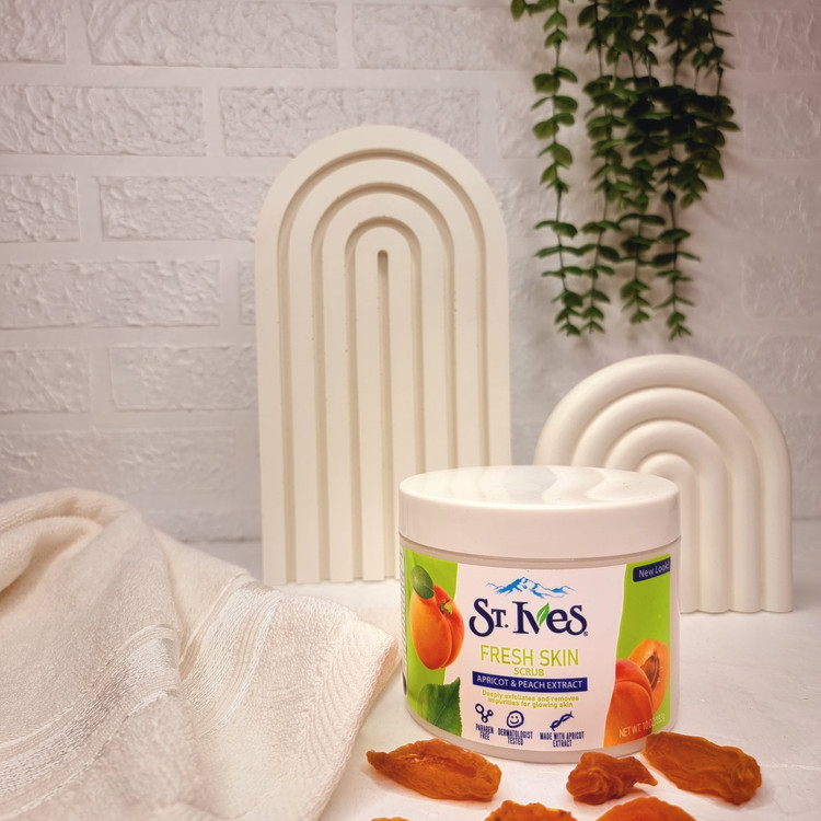 اسکراب لایه بردار زردآلو و هلو St Ives
